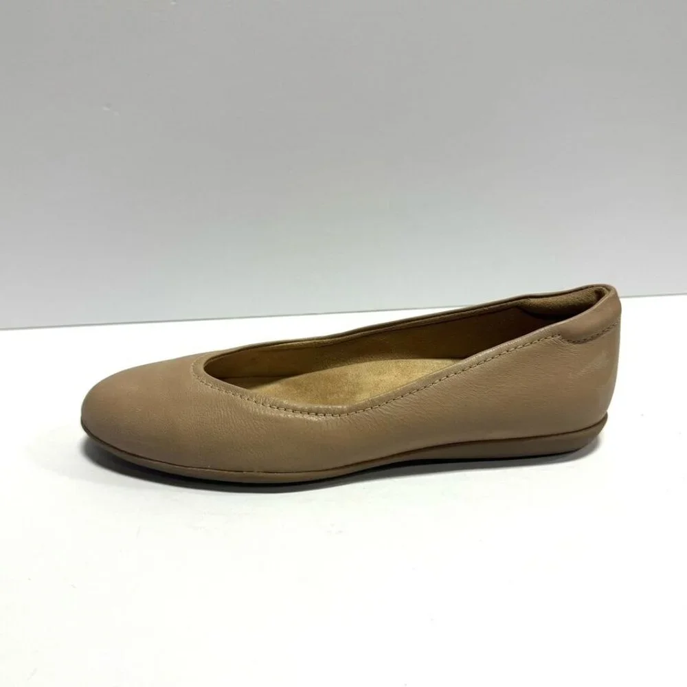 Naturalizer Beige Leather Ballet Flats